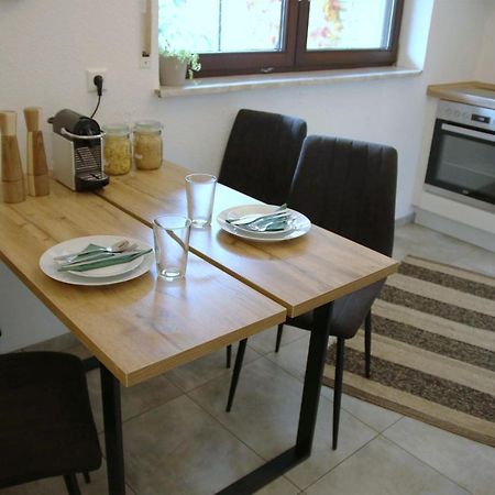 Studio-Apartment Mit Garten, Parkplatz & Kueche Оффенбург Екстер'єр фото